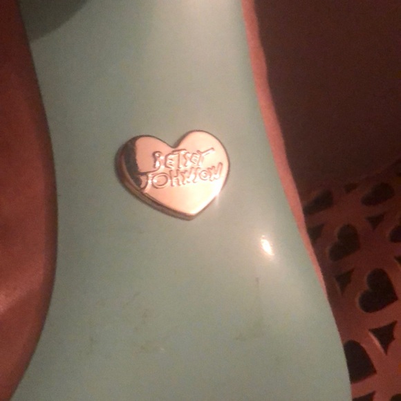 Betsey Johnson peep nude hearts satin 8 - Picture 7 of 8